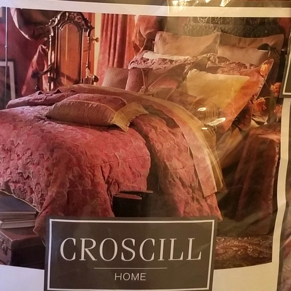 Croscill queen comforter set
